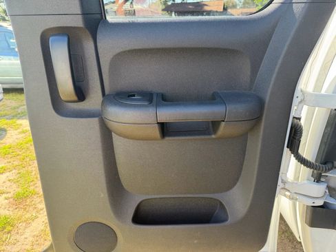 Used 2011 GMC Sierra 2500 SLT w/ SLT Convenience Package image 16