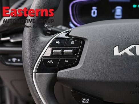 Used 2025 Kia Niro LX FWD image 14