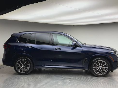 Used 2025 BMW X5 xDrive40i w/ M Sport Package AWD/4WD image 9