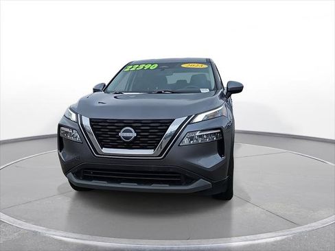 Used 2023 Nissan Rogue SV image 3