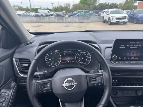 Used 2025 Nissan Rogue SV FWD image 36