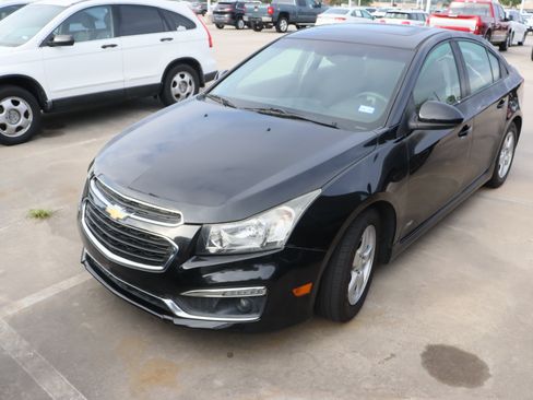 Used 2015 Chevrolet Cruze LT w/ Sun And Sound Package image 3