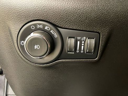 Used 2022 Jeep Compass Latitude image 23