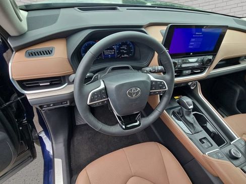 Used 2026 Toyota Grand Highlander AWD image 18