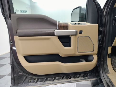 Used 2019 Ford F150 Lariat AWD/4WD image 10