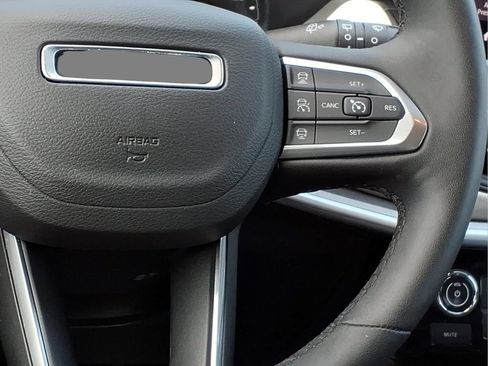 Used 2025 Jeep Compass Limited AWD/4WD image 11