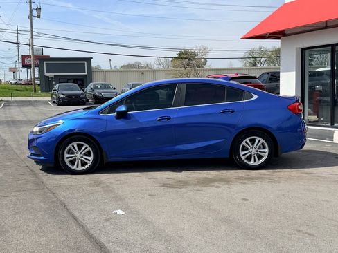 Used 2017 Chevrolet Cruze LT w/ Convenience Package FWD image 3