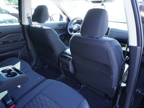 New 2025 Nissan Pathfinder SV image 11