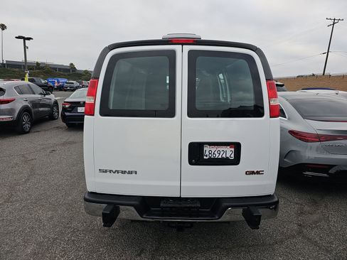 Used 2017 GMC Savana 2500 RWD image 8