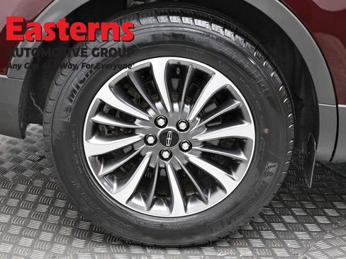 Used 2022 Lincoln Nautilus FWD w/ Premium Package image 33