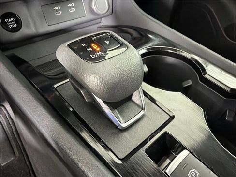 Used 2025 Nissan Rogue S image 30