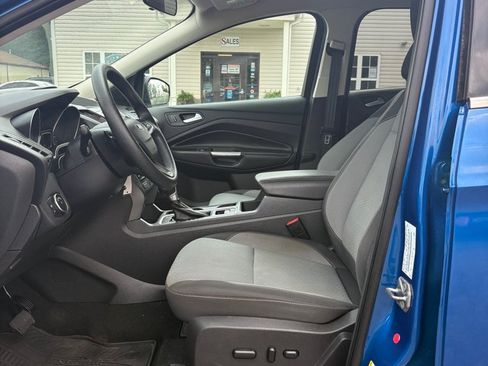 Used 2017 Ford Escape SE w/ SE Cold Weather Package FWD image 9