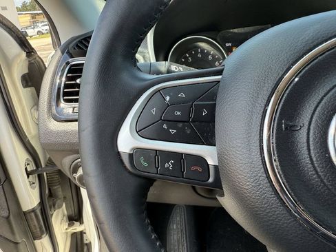 Used 2019 Jeep Compass Latitude FWD image 16