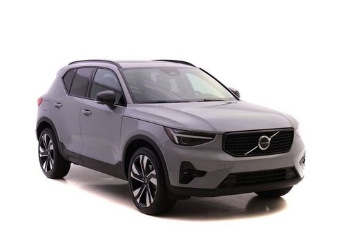 Used 2025 Volvo XC40 B5 Plus image 2