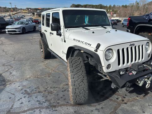 Used 2017 Jeep Wrangler Unlimited Rubicon w/ Connectivity Group image 4