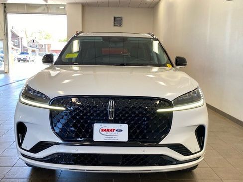 New 2026 Lincoln Aviator AWD image 3