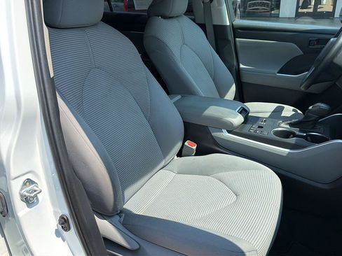 Used 2023 Toyota Highlander L FWD image 18