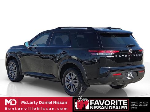Used 2025 Nissan Pathfinder SV FWD image 4