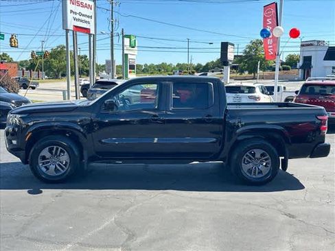 Used 2025 Nissan Frontier SV w/ SV Convenience Package RWD image 6