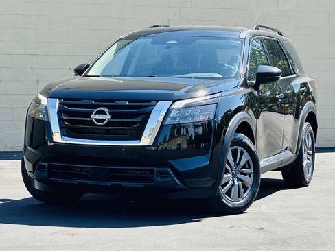 Used 2025 Nissan Pathfinder SV AWD/4WD image 3