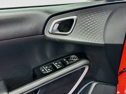 Used 2025 Kia Soul LX w/ LX Technology Package FWD image 15