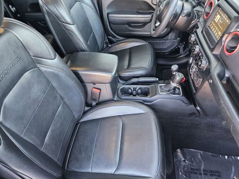 Used 2023 Jeep Gladiator Sport image 18