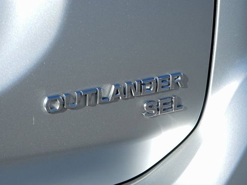 Used 2019 Mitsubishi Outlander SEL image 48