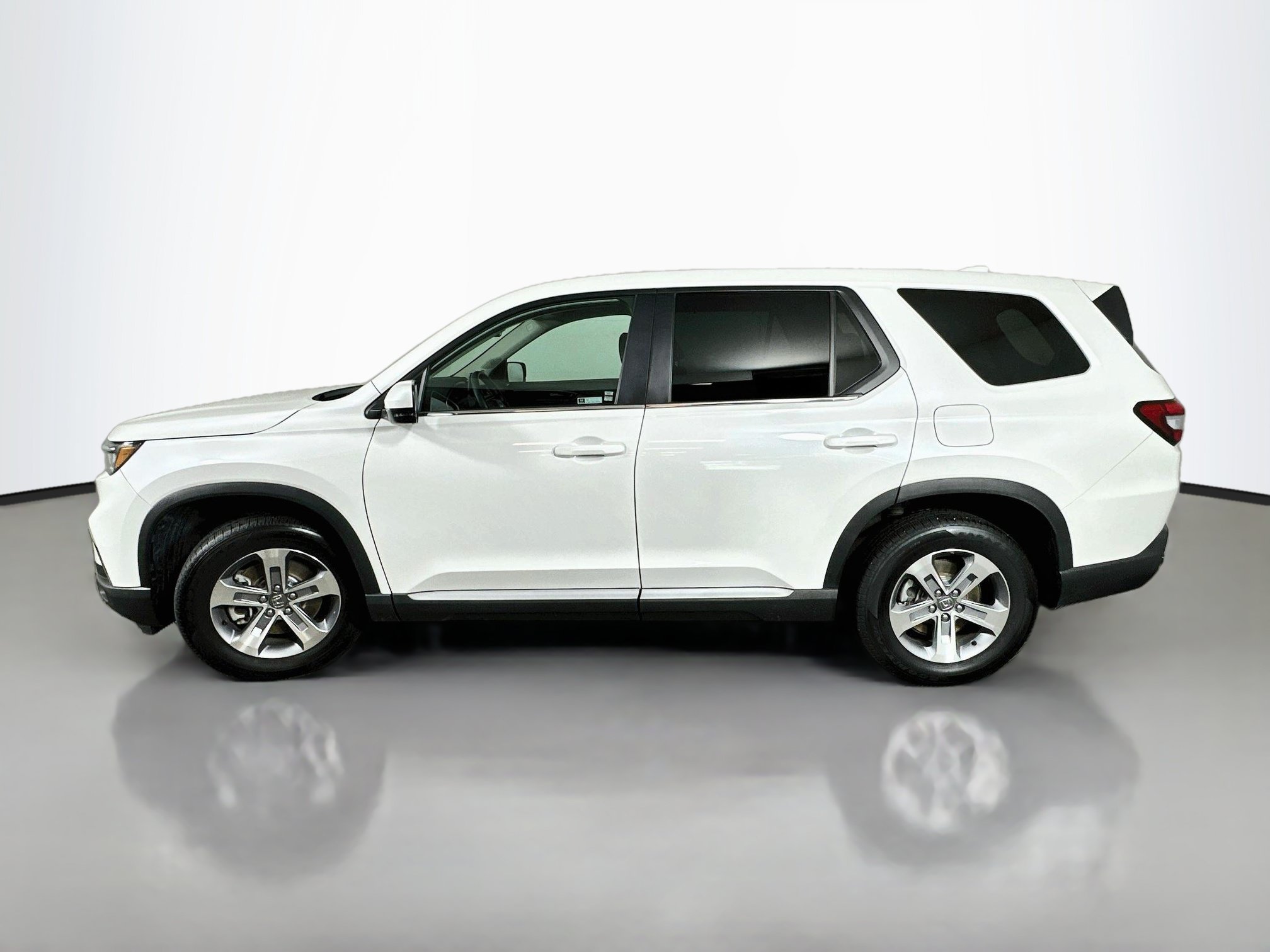 Certified 2025 Honda Pilot EX-L image 4