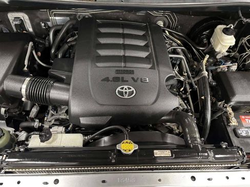 Used 2011 Toyota Tundra 4x4 CrewMax w/ Tow Pkg image 10