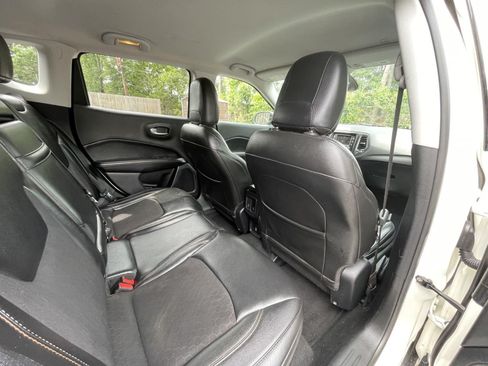 Used 2018 Jeep Compass Latitude FWD image 42