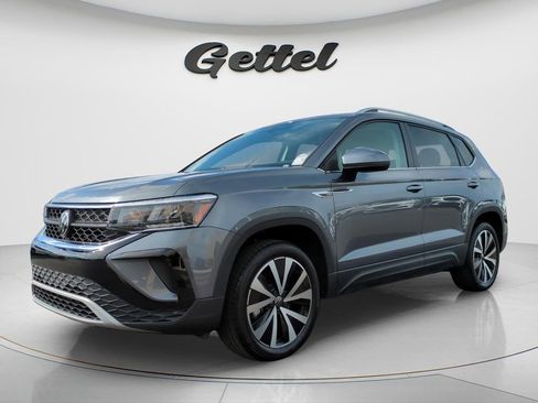 Used 2024 Volkswagen Taos SE image 1