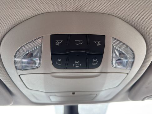 Used 2024 Chrysler Pacifica Touring-L image 22