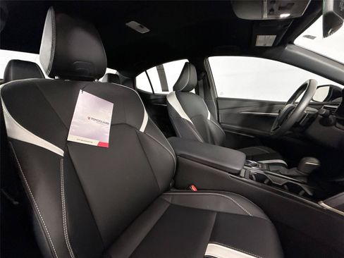 Used 2025 Toyota Camry SE FWD image 39