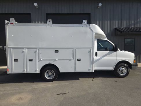 Used 2015 Chevrolet Express 3500 image 5