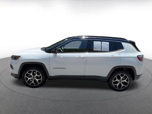 Used 2025 Jeep Compass Limited AWD/4WD image 9