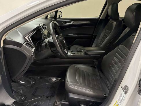 Used 2020 Ford Fusion SE FWD image 13
