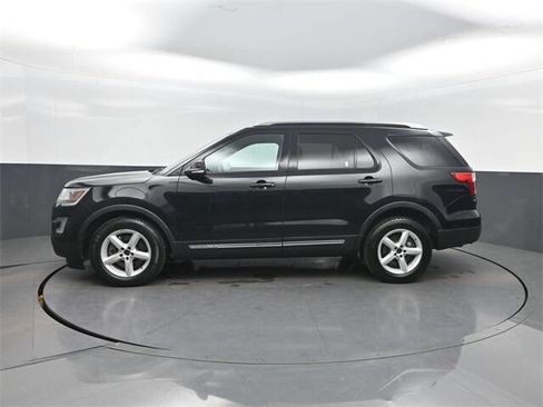 Used 2016 Ford Explorer XLT w/ Equipment Group 202A image 2