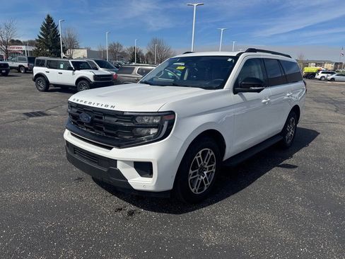 Certified 2025 Ford Expedition Active AWD/4WD image 5