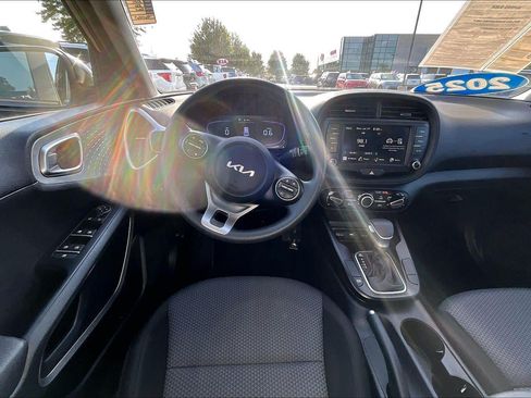 Certified 2025 Kia Soul LX w/ LX Technology Package FWD image 8