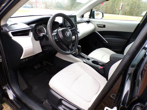 Used 2022 Toyota Corolla Cross L image 29