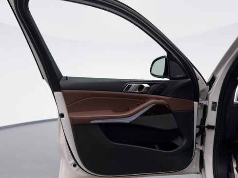 Used 2019 BMW X5 xDrive40i w/ M Sport Package image 9