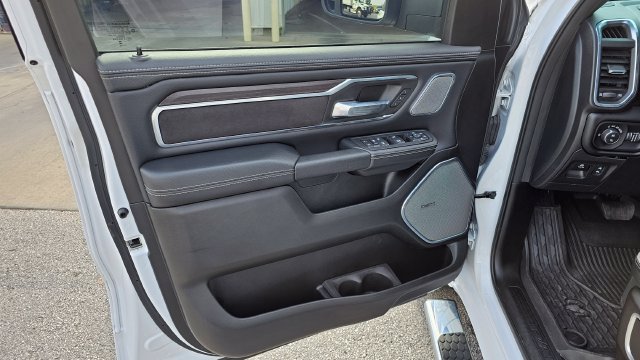 Used 2025 RAM 1500 Laramie AWD/4WD image 10