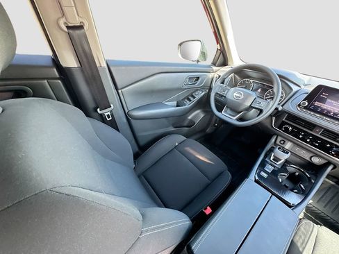 Used 2025 Nissan Rogue S image 15