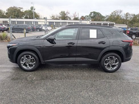 Used 2025 Chevrolet Trax LT w/ LT Convenience Package image 7