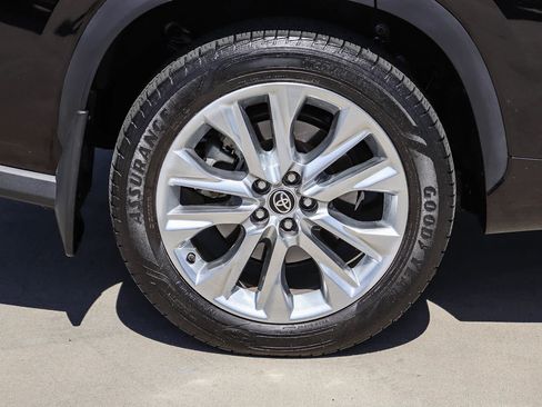 Used 2021 Toyota Highlander Limited AWD/4WD image 10