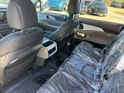 New 2026 Kia Carnival EX FWD image 21