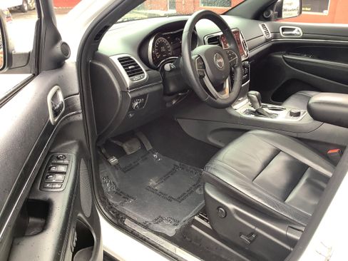 Used 2019 Jeep Grand Cherokee Limited AWD/4WD image 11