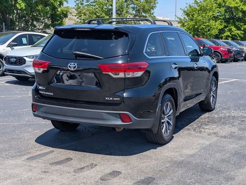 Used 2017 Toyota Highlander XLE AWD/4WD image 6