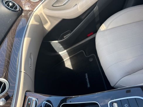 Used 2020 Mercedes-Benz E 350 Sedan image 3