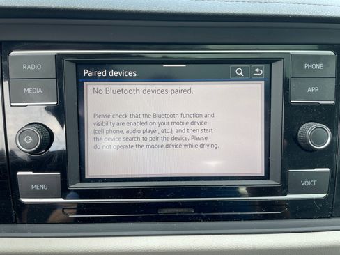 Used 2023 Volkswagen Jetta SE w/ Panoramic Sunroof Package FWD image 33